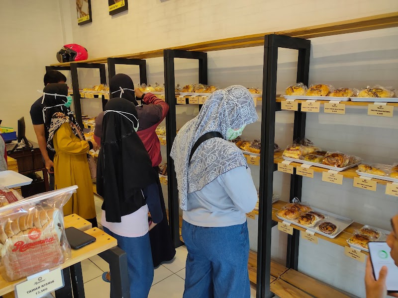 The Secret of Fresh Bread That Brings Cilacap Residents Back Again